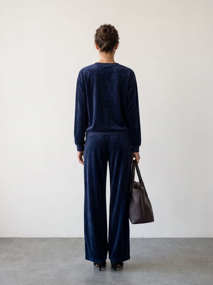 חליפת קטיפה בצבע נייבי